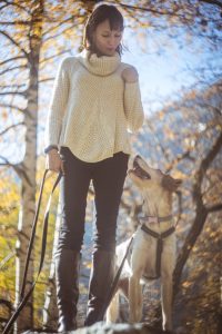 complicità ragazza con il suo cane